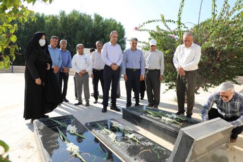 بزرگداشت هفته دفاع مقدس در دانشگاه خلیج فارس با حضور مسئولان و کارکنان